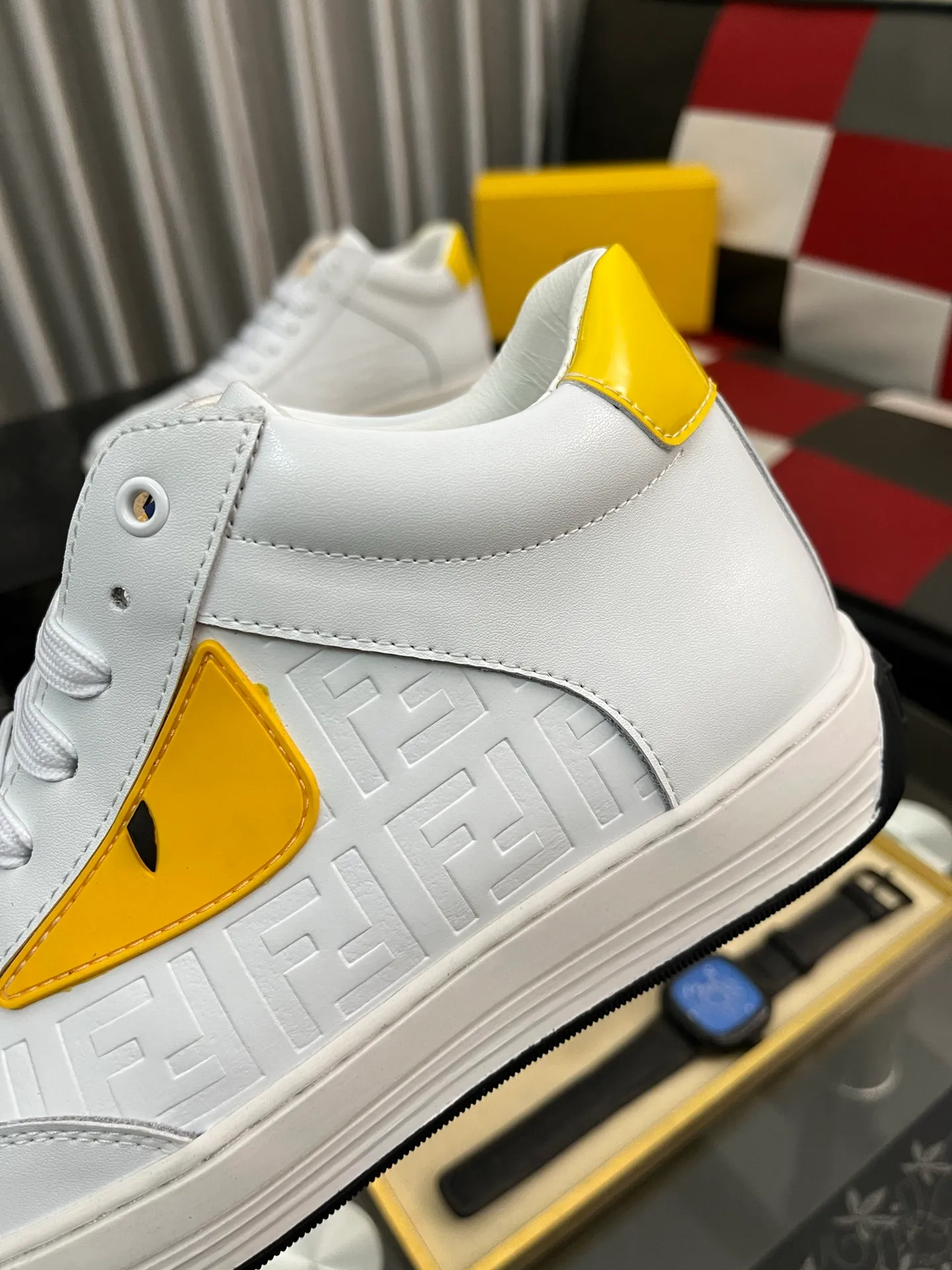 Ex-factory price: 420⌚️⌚️[Fendi] Fendi’s latest casual shoes for men! Available at counters simultaneously! A one-to-one replica of the original. The surface is made entirely of imported first-layer calfskin with crocodile pattern, the interior is made of first-layer water-dyed cowhide, and the original factory-supplied rubber outsole. Leading new fashion concepts. Matching code: 38-442️⃣Colors available